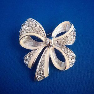 Nolan Miller rhinestone bow pin brooch
